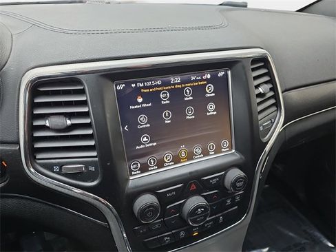 Used 2018 Jeep Grand Cherokee Limited image 24