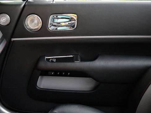 Used 2021 Rolls-Royce Dawn RWD image 10