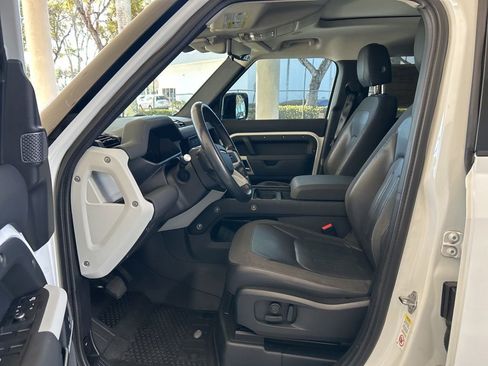 Used 2020 Land Rover Defender 110 SE image 5