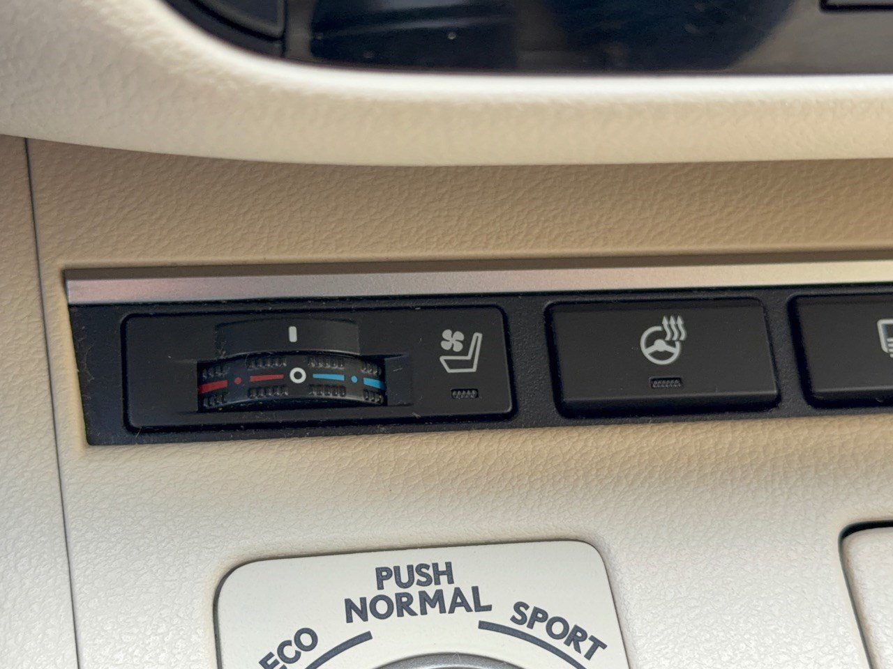 Used 2013 Lexus ES 300h w/ Luxury Pkg FWD image 32