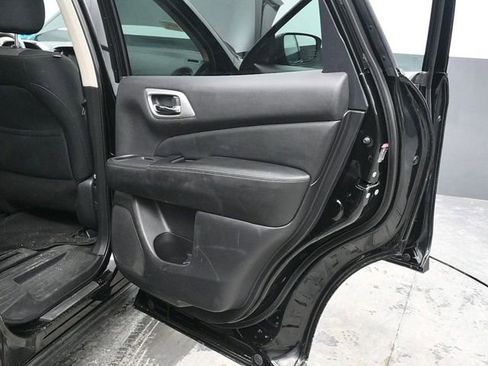 Used 2018 Nissan Pathfinder S image 12
