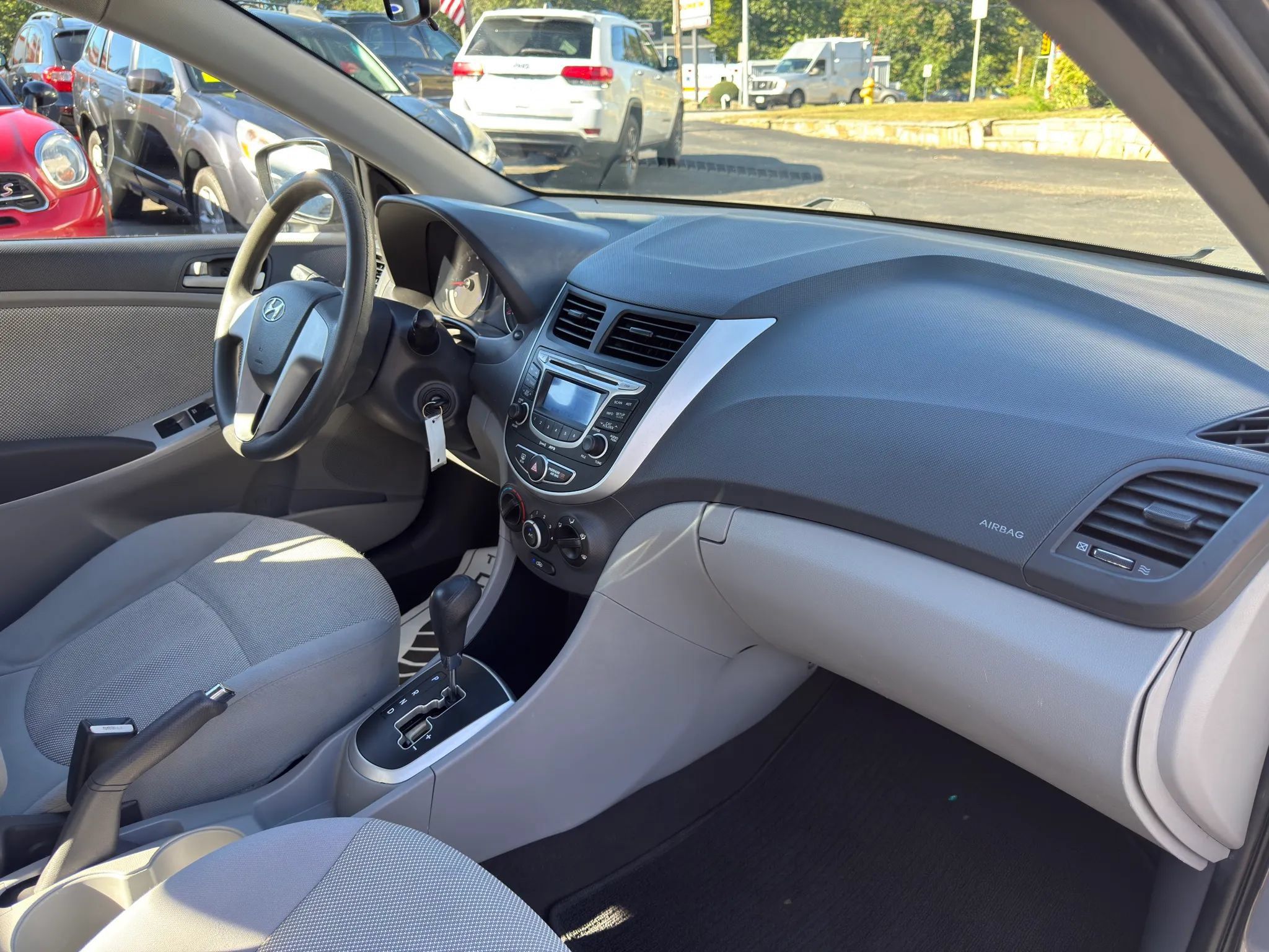 Used 2012 Hyundai Accent GLS FWD image 17