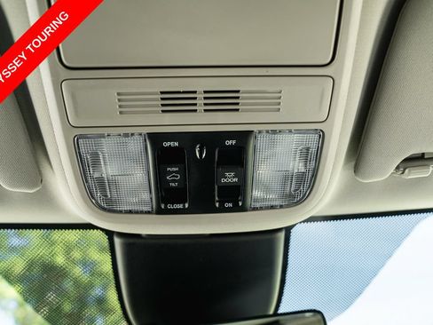 Used 2025 Honda Odyssey Touring image 17