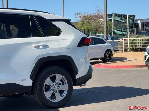 Certified 2025 Toyota RAV4 LE AWD/4WD image 10