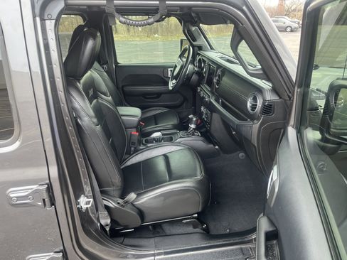 Used 2019 Jeep Wrangler Unlimited Sahara w/ Quick Order Package 24M Moab image 14