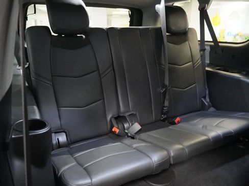 Used 2018 Cadillac Escalade ESV Luxury AWD/4WD image 25