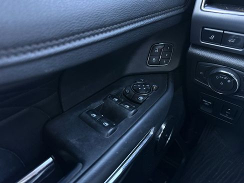 Used 2019 Ford Expedition Max Platinum image 12