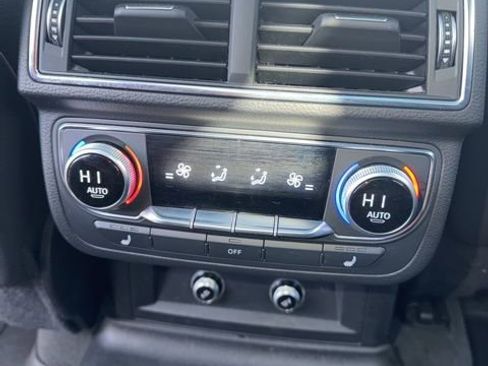 Used 2018 Audi Q7 3.0T Prestige image 11
