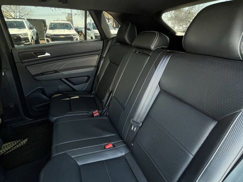 Used 2023 Volkswagen Atlas Cross Sport SE image 25