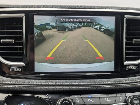 Used 2023 Chrysler Pacifica Limited FWD image 28