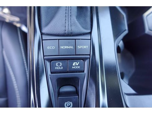 Used 2025 Toyota Camry SE w/ Convenience Package FWD image 21