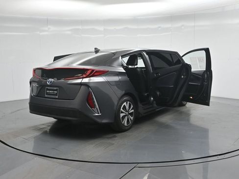 Used 2018 Toyota Prius Prime Plus image 5