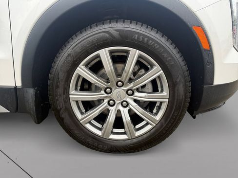Used 2022 Cadillac XT4 Premium Luxury w/ Enhanced Visibility Package AWD/4WD image 9