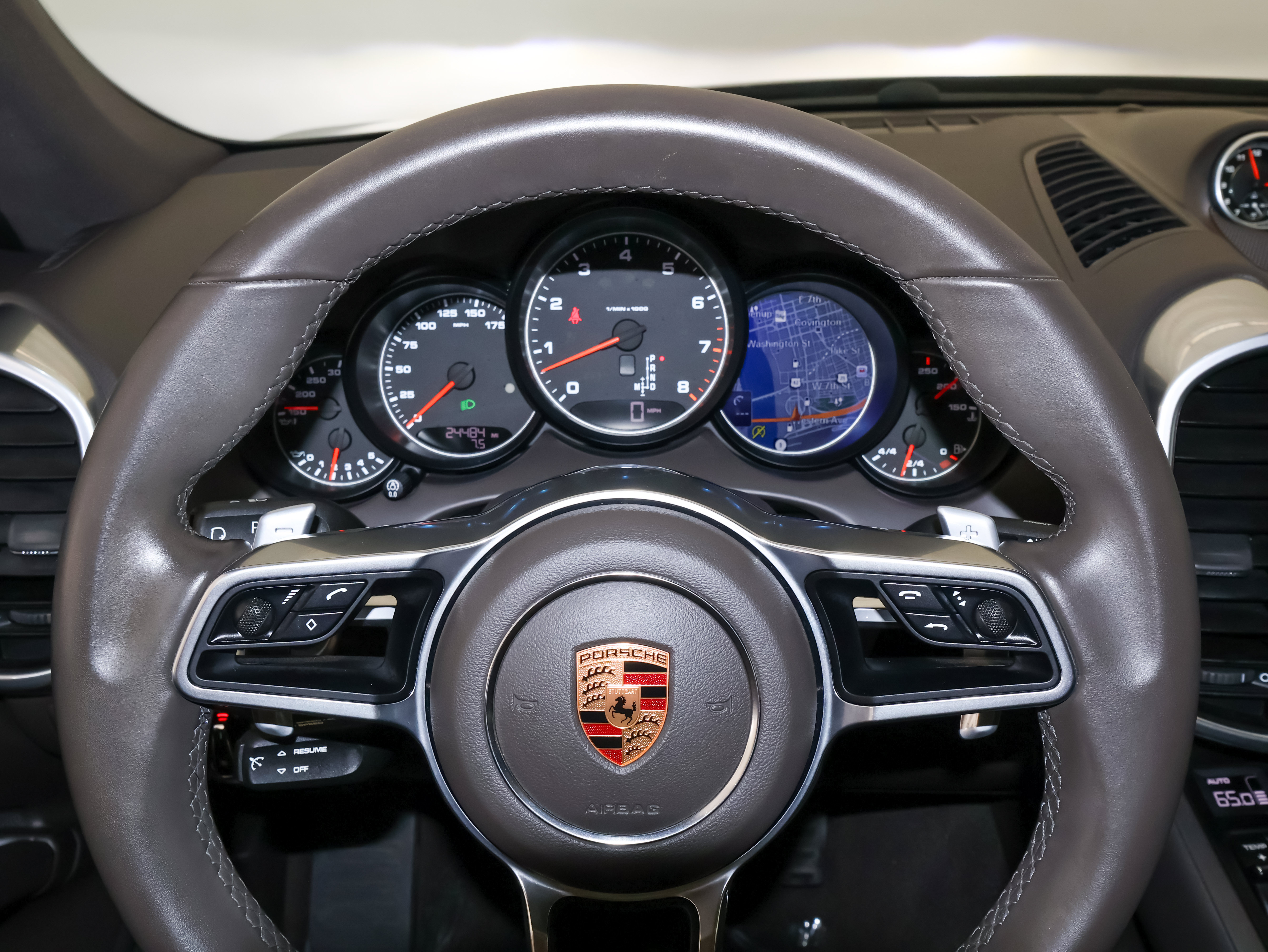 Used 2018 Porsche Cayenne Platinum Edition AWD/4WD image 35