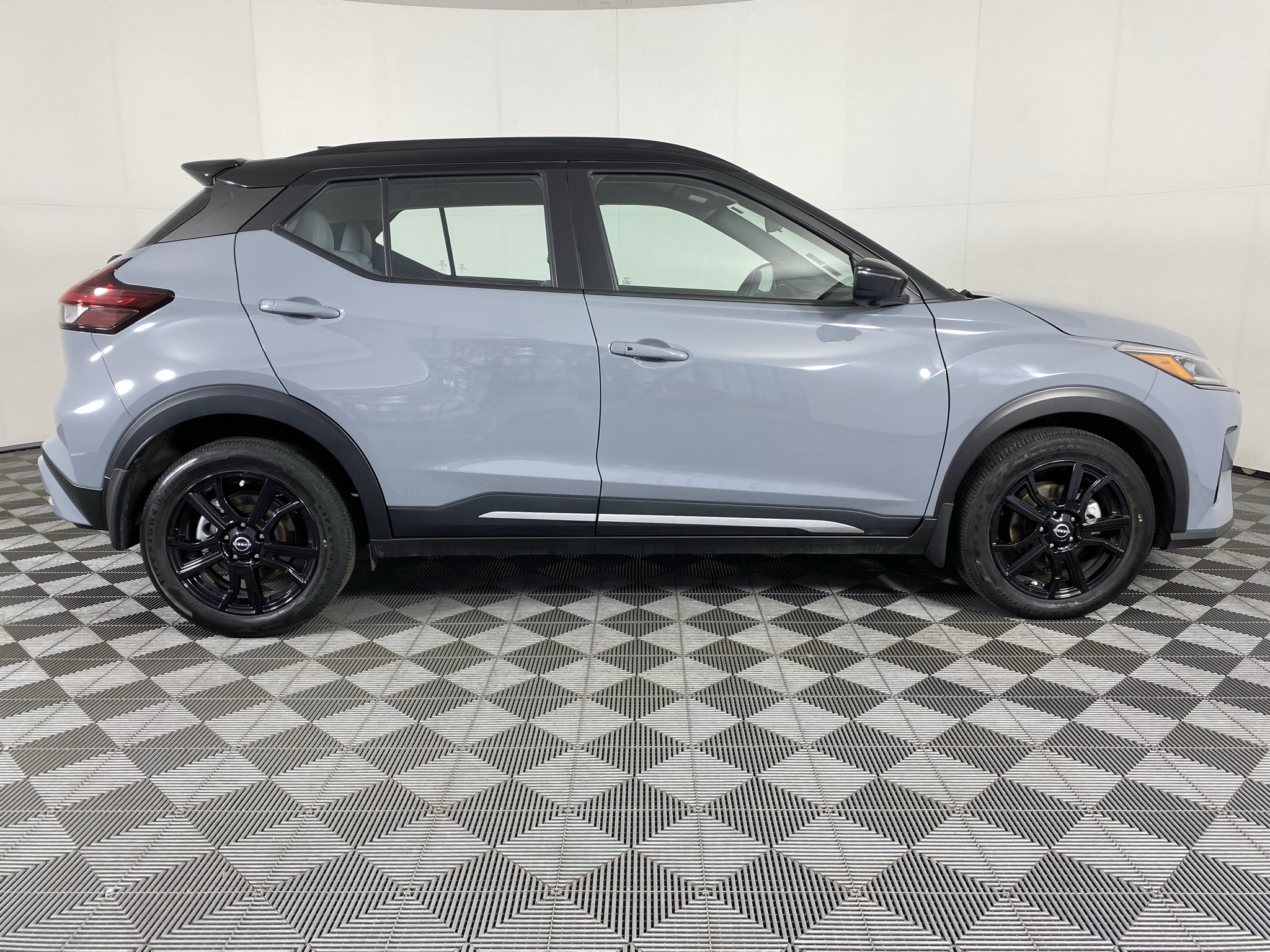 Used 2024 Nissan Kicks SR w/ SR Premium Package FWD image 11