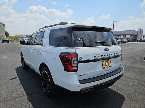 Used 2022 Ford Expedition Limited AWD/4WD image 3