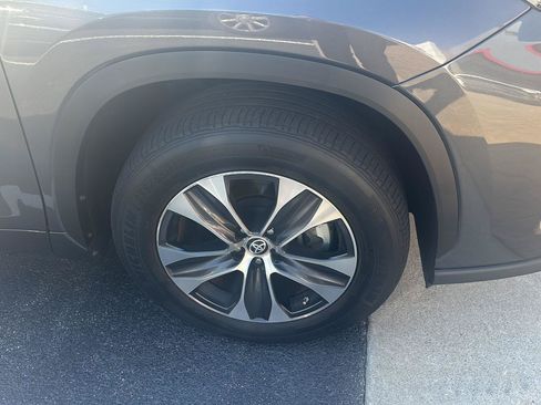 Used 2023 Toyota Highlander XLE FWD image 30