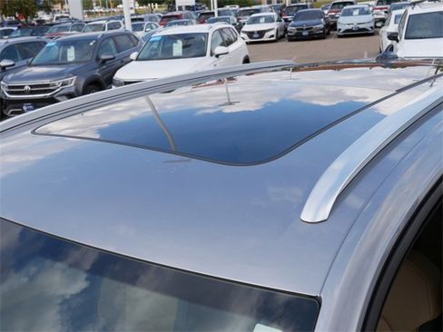 Certified 2024 Volkswagen Atlas Cross Sport SE w/ Panoramic Sunroof Package image 11