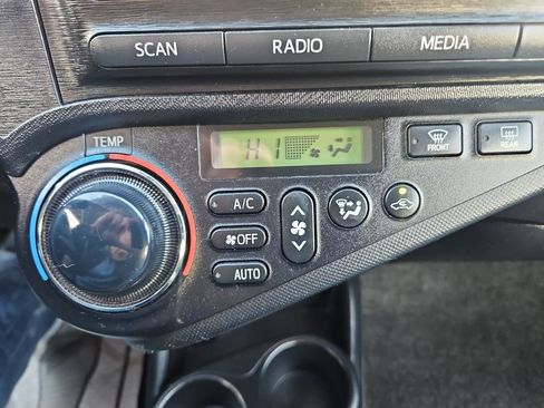 Used 2013 Toyota Prius C Two image 27