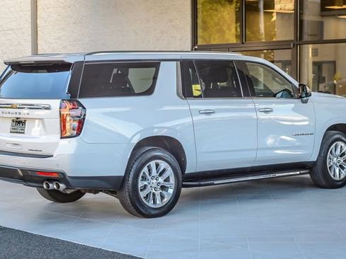 Used 2023 Chevrolet Suburban Premier image 9