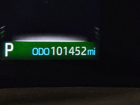 Used 2022 Toyota Sienna XLE image 30