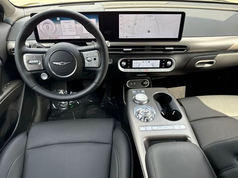 Used 2025 Genesis GV60 RWD image 23