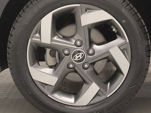 Used 2023 Hyundai Venue SEL image 31