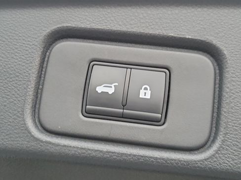 Used 2025 Nissan Pathfinder SL AWD/4WD image 10