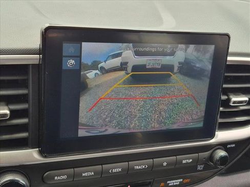 Certified 2025 Hyundai Venue SE FWD image 24