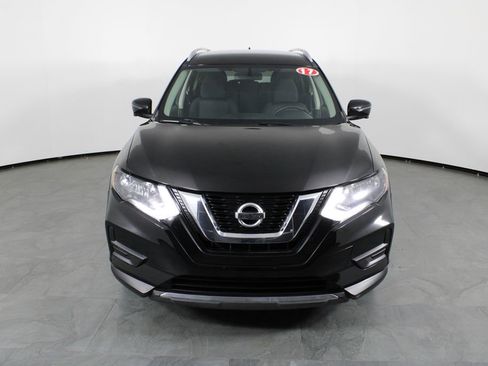 Used 2017 Nissan Rogue SV w/ SV Premium Package image 12