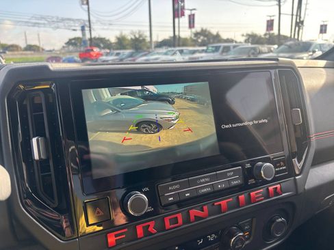 Used 2026 Nissan Frontier PRO-4X AWD/4WD image 23