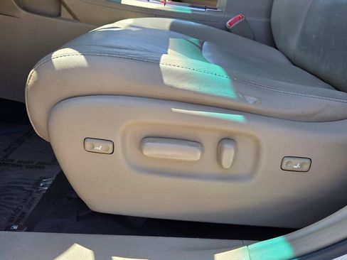 Used 2012 Toyota Highlander Limited w/ Tow Pkg image 10