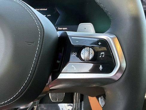 Used 2023 BMW 740i image 33