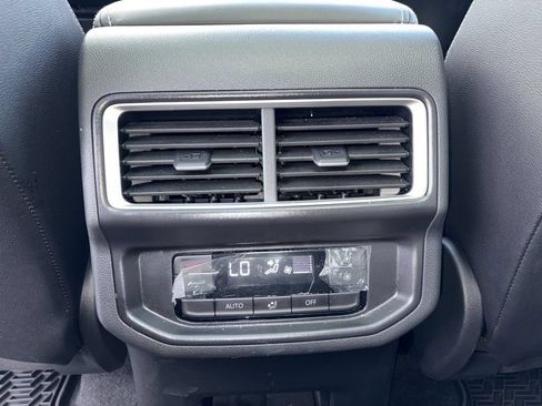 Certified 2026 Volkswagen Atlas SE w/ Panoramic Sunroof Package FWD image 19