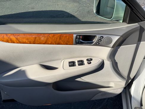 Used 2005 Lexus ES 330 image 10