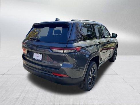 New 2025 Jeep Grand Cherokee Altitude image 8