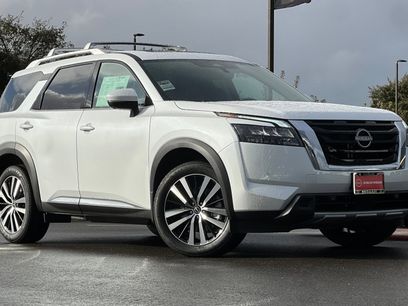 New 2025 Nissan Pathfinder Platinum w/ Cargo Package
