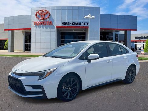 Used 2025 Toyota Corolla SE FWD image 4