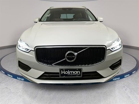 Used 2018 Volvo XC60 T5 Momentum w/ Vision Package image 2