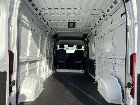 Used 2025 RAM ProMaster 2500 w/ Convenience Group FWD image 8