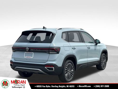 Used 2026 Volkswagen Taos SE FWD image 4