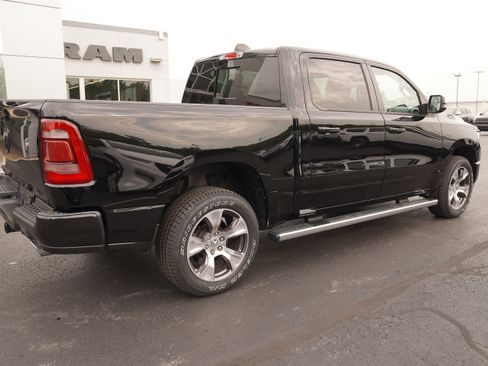 Used 2023 RAM 1500 Laramie AWD/4WD image 3