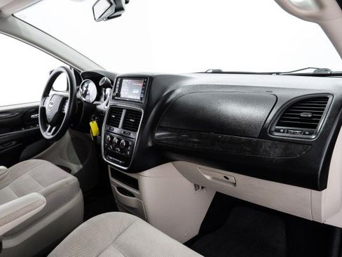 Used 2018 Dodge Grand Caravan SE w/ UConnect Hands-Free Group FWD image 10