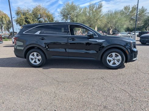 Certified 2025 Kia Sorento LX image 2