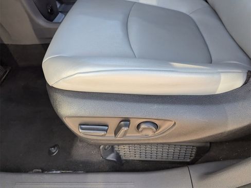 Used 2024 Toyota Sienna XLE image 33