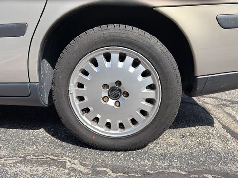 Used 2001 Volvo V70 2.4T image 29