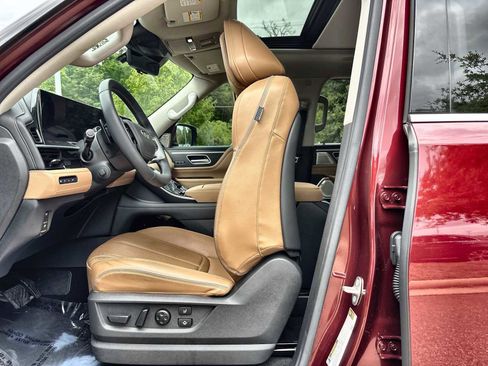 Used 2025 INFINITI QX80 Sensory w/ Premium Cargo Package AWD/4WD image 3