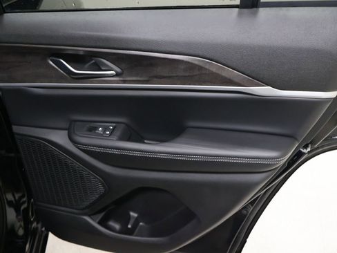 New 2025 Jeep Grand Cherokee Limited w/ Black Appearance Package image 17