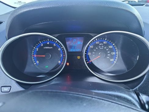 Used 2011 Hyundai Tucson GLS image 8