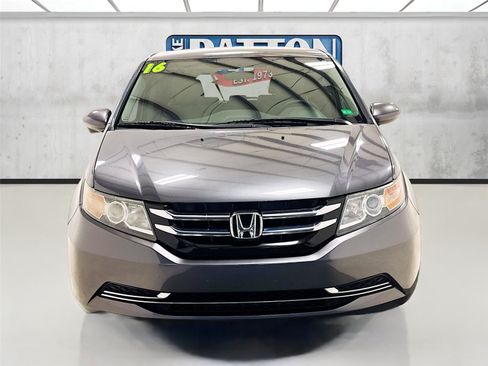 Used 2016 Honda Odyssey SE image 2